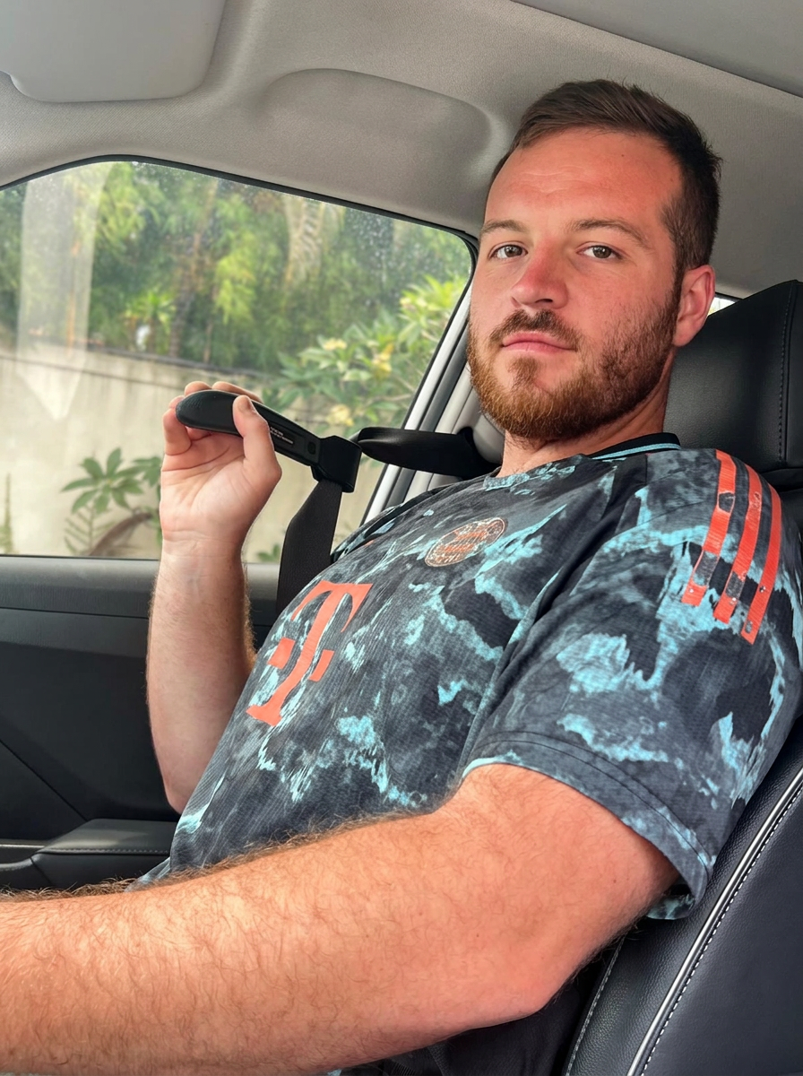 Driver reaching the seat belt easily with the Easy Grab seat belt extender handle